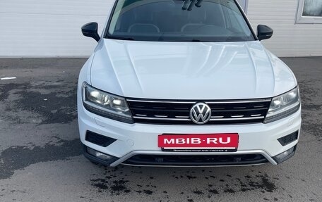 Volkswagen Tiguan II, 2019 год, 2 800 000 рублей, 2 фотография