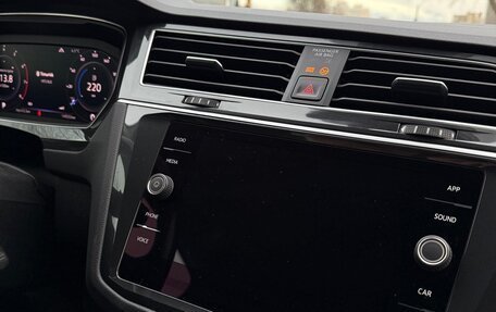 Volkswagen Tiguan II, 2019 год, 2 800 000 рублей, 17 фотография