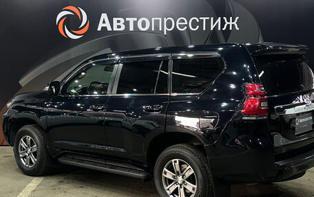 Toyota Land Cruiser Prado 150 рестайлинг 2, 2015 год, 3 350 000 рублей, 6 фотография