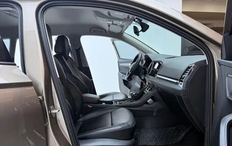 Skoda Karoq I, 2021 год, 1 860 000 рублей, 10 фотография