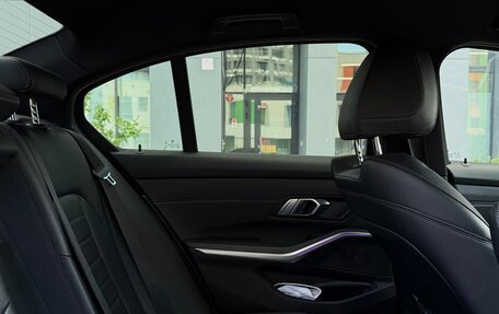 BMW 3 серия, 2019 год, 3 890 000 рублей, 21 фотография