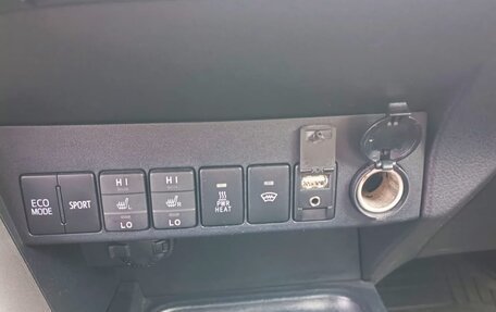 Toyota RAV4, 2016 год, 2 400 000 рублей, 13 фотография