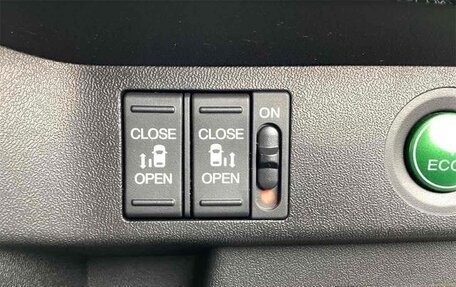 Honda Stepwgn IV, 2016 год, 1 450 000 рублей, 9 фотография