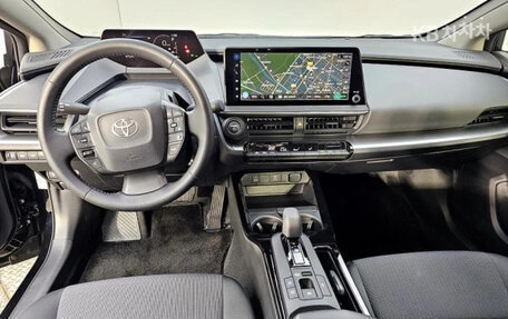 Toyota Prius IV XW50, 2024 год, 3 400 000 рублей, 5 фотография