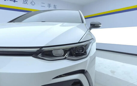 Volkswagen Golf VIII, 2022 год, 1 800 000 рублей, 2 фотография