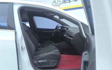 Volkswagen Golf VIII, 2022 год, 1 800 000 рублей, 8 фотография