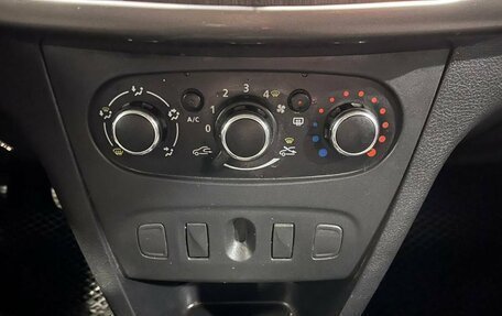 Renault Logan II, 2018 год, 441 000 рублей, 14 фотография