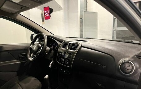 Renault Logan II, 2018 год, 441 000 рублей, 11 фотография