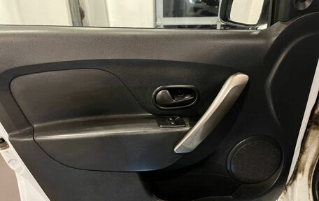 Renault Logan II, 2018 год, 441 000 рублей, 20 фотография