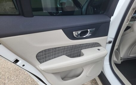 Volvo V60 Cross Country II, 2019 год, 2 900 000 рублей, 8 фотография