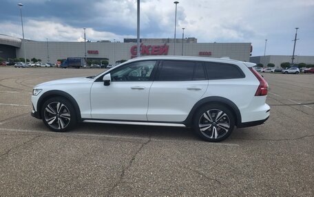 Volvo V60 Cross Country II, 2019 год, 2 900 000 рублей, 4 фотография