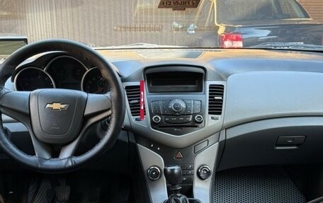 Chevrolet Cruze II, 2010 год, 700 000 рублей, 2 фотография