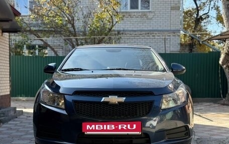 Chevrolet Cruze II, 2010 год, 700 000 рублей, 3 фотография