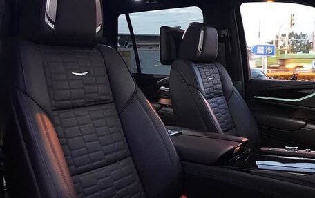 Cadillac Escalade V, 2023 год, 27 000 000 рублей, 12 фотография