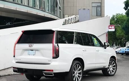 Cadillac Escalade V, 2023 год, 27 000 000 рублей, 5 фотография