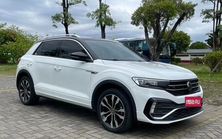 Volkswagen T-Roc I, 2021 год, 1 850 777 рублей, 2 фотография