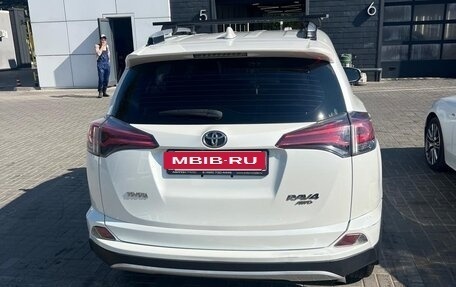 Toyota RAV4, 2016 год, 2 198 000 рублей, 4 фотография