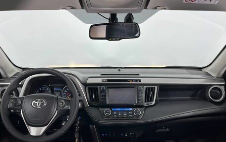 Toyota RAV4, 2017 год, 2 310 000 рублей, 11 фотография