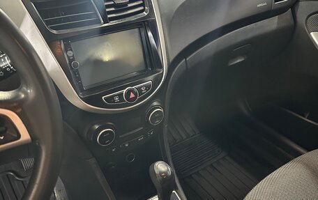 Hyundai Solaris II рестайлинг, 2012 год, 750 000 рублей, 20 фотография