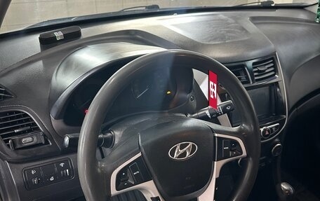 Hyundai Solaris II рестайлинг, 2012 год, 750 000 рублей, 21 фотография