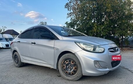 Hyundai Solaris II рестайлинг, 2012 год, 500 000 рублей, 5 фотография