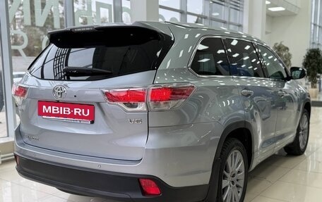Toyota Highlander III, 2013 год, 3 900 000 рублей, 4 фотография