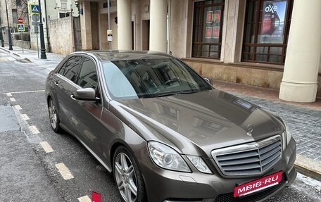 Mercedes-Benz E-Класс, 2013 год, 2 000 000 рублей, 2 фотография