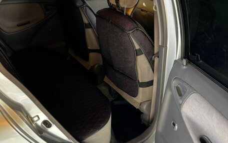 Toyota Platz, 2001 год, 380 000 рублей, 5 фотография