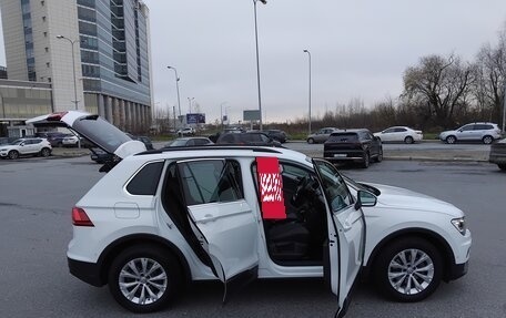 Volkswagen Tiguan II, 2018 год, 2 200 000 рублей, 3 фотография