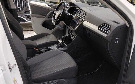 Volkswagen Tiguan II, 2018 год, 2 200 000 рублей, 30 фотография