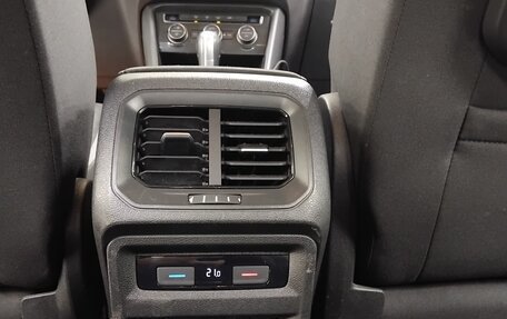 Volkswagen Tiguan II, 2018 год, 2 200 000 рублей, 34 фотография