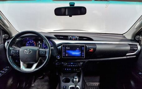 Toyota Hilux VIII, 2017 год, 3 550 000 рублей, 13 фотография