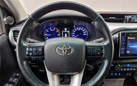 Toyota Hilux VIII, 2017 год, 3 550 000 рублей, 21 фотография