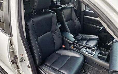 Toyota Hilux VIII, 2017 год, 3 550 000 рублей, 22 фотография