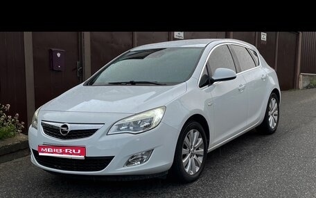 Opel Astra J, 2011 год, 770 000 рублей, 1 фотография