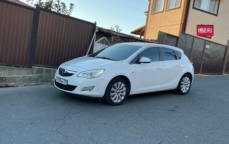 Opel Astra J, 2011 год, 770 000 рублей, 2 фотография