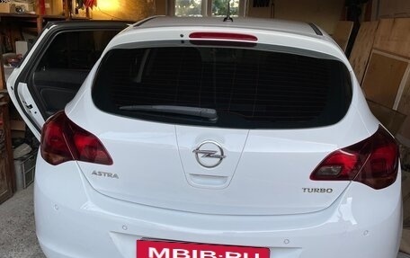 Opel Astra J, 2011 год, 770 000 рублей, 3 фотография