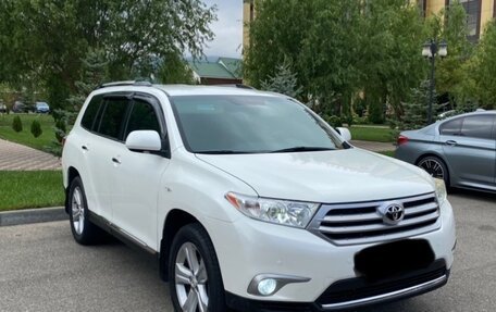 Toyota Highlander III, 2012 год, 1 715 000 рублей, 1 фотография