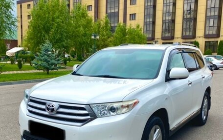 Toyota Highlander III, 2012 год, 1 715 000 рублей, 3 фотография