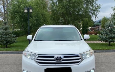 Toyota Highlander III, 2012 год, 1 715 000 рублей, 5 фотография