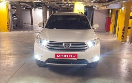 Toyota Highlander III, 2012 год, 1 715 000 рублей, 8 фотография