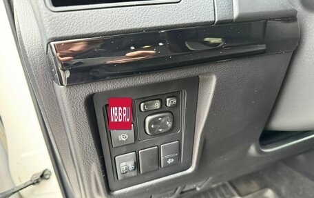 Toyota Land Cruiser Prado 150 рестайлинг 2, 2020 год, 4 530 000 рублей, 13 фотография