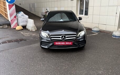 Mercedes-Benz E-Класс, 2019 год, 4 500 000 рублей, 7 фотография