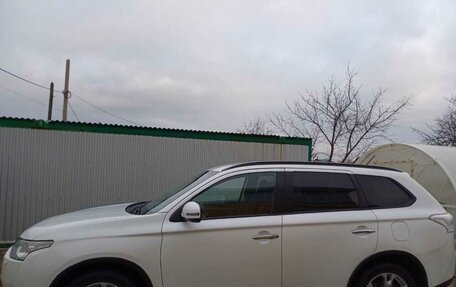 Mitsubishi Outlander III рестайлинг 3, 2013 год, 1 590 000 рублей, 3 фотография