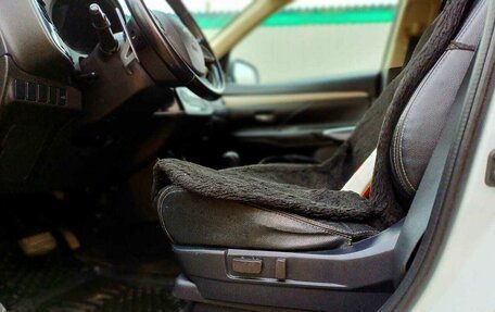 Mitsubishi Outlander III рестайлинг 3, 2013 год, 1 590 000 рублей, 9 фотография