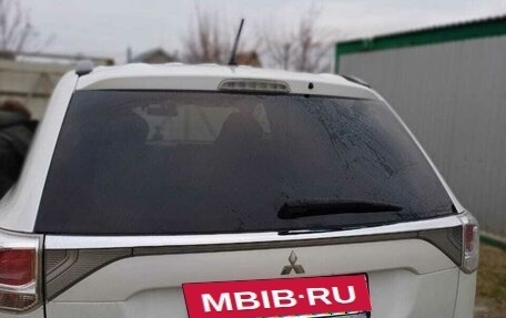 Mitsubishi Outlander III рестайлинг 3, 2013 год, 1 590 000 рублей, 6 фотография
