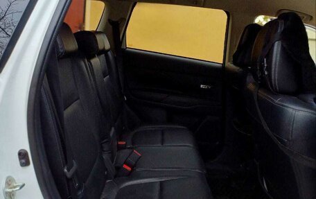 Mitsubishi Outlander III рестайлинг 3, 2013 год, 1 590 000 рублей, 12 фотография