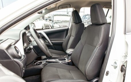 Toyota RAV4, 2019 год, 1 865 000 рублей, 11 фотография