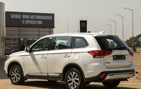 Mitsubishi Outlander III рестайлинг 3, 2021 год, 1 855 000 рублей, 3 фотография