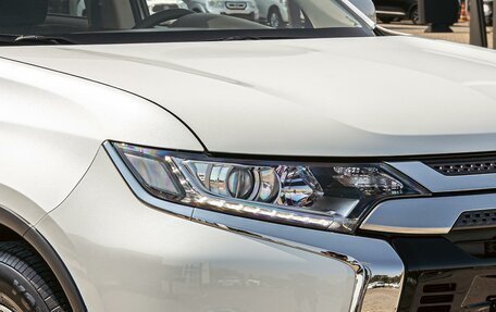 Mitsubishi Outlander III рестайлинг 3, 2021 год, 1 855 000 рублей, 7 фотография